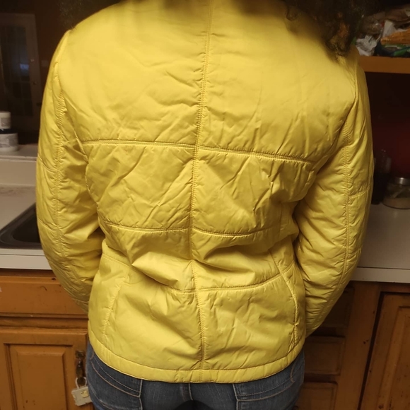 Yellow Puffer coat - Picture 7 of 9